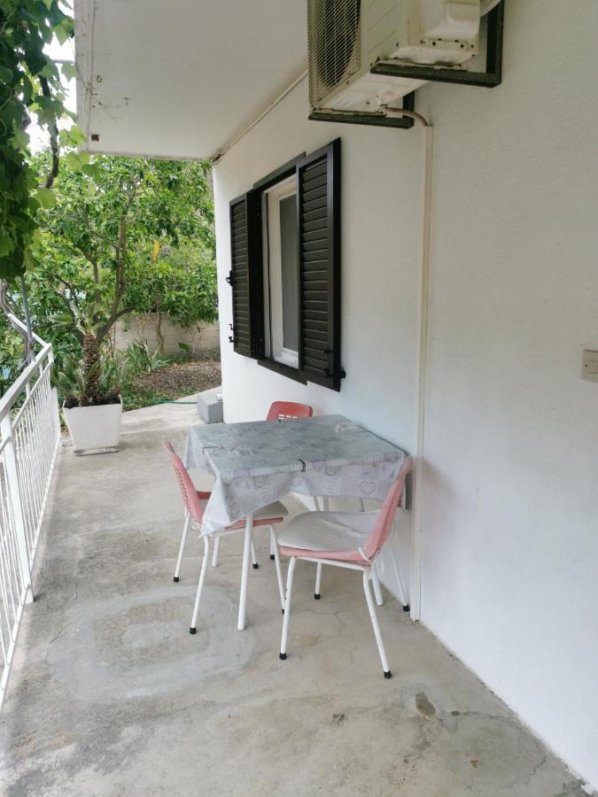 Room Dobrenka Hvar Exterior foto