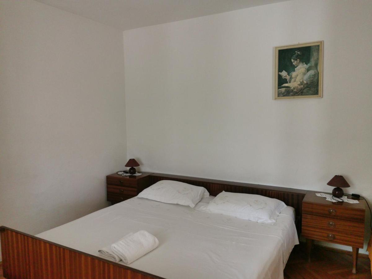 Room Dobrenka Hvar Exterior foto